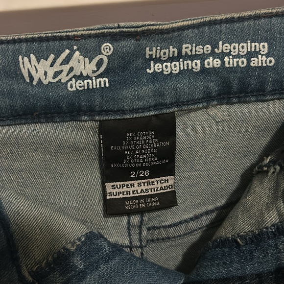 Light wash Embroidered High Rise Jegging - Picture 2 of 3